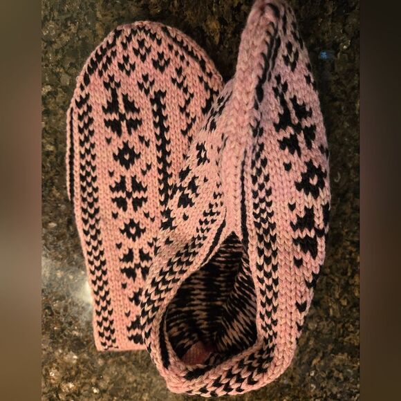 Nordic Slipper Socks Pink And Black Knit NEW - Picture 1 of 5